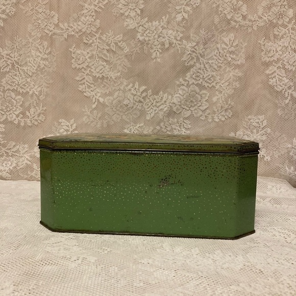 PRICE REDUCTION English Cottage Scene Vintage Tin Box Made in England - Picture 2 of 12
